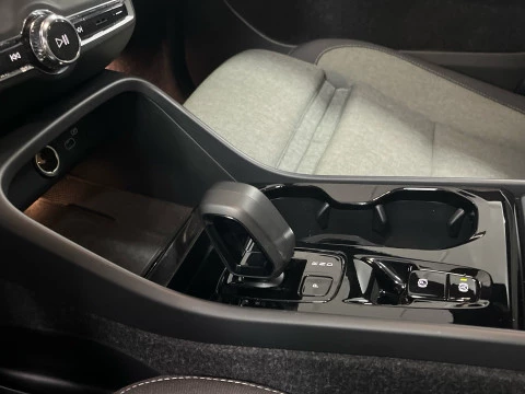 Volvo XC40 XC40 Plus, B3 Mild Hybrid, Gasolina, Dark