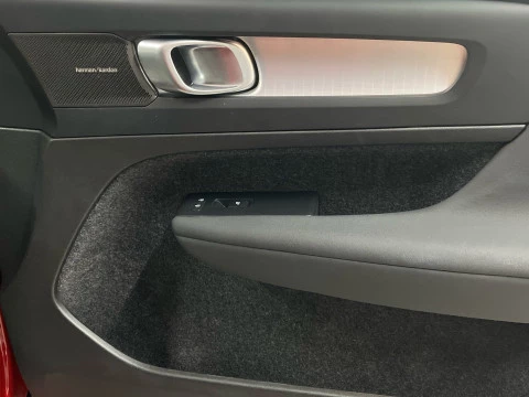 Volvo XC40 XC40 Plus, B3 Mild Hybrid, Gasolina, Dark