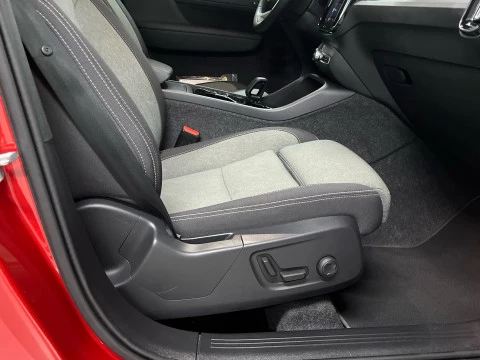 Volvo XC40 XC40 Plus, B3 Mild Hybrid, Gasolina, Dark