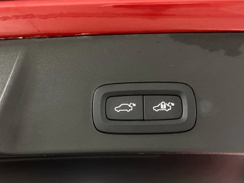 Volvo XC40 XC40 Plus, B3 Mild Hybrid, Gasolina, Dark