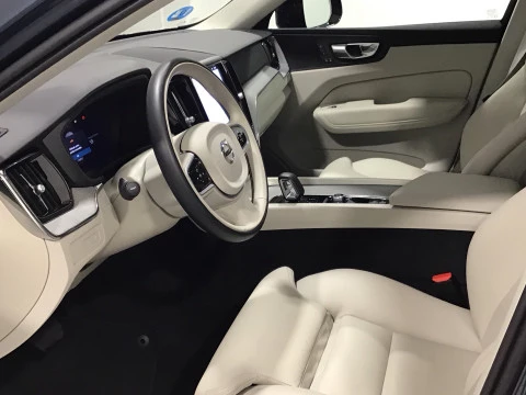 Volvo XC60 XC60 Plus, T6 AWD Híbrido enchufable, Eléctrico/Gasolina, Dark