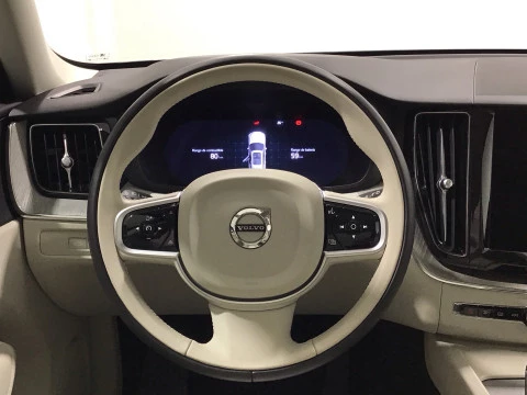 Volvo XC60 XC60 Plus, T6 AWD Híbrido enchufable, Eléctrico/Gasolina, Dark