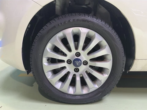 Ford KA 1.20 Titanium+ 51 kW (69 CV)