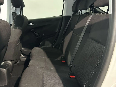 Peugeot 208 1.2 PureTech 82CV Signature