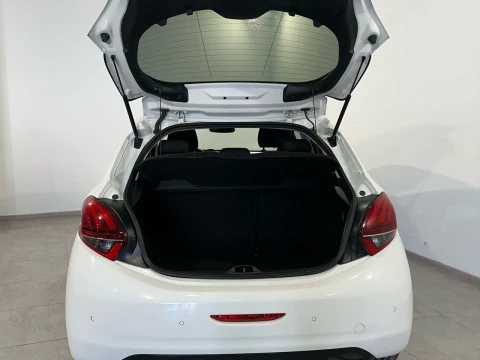 Peugeot 208 1.2 PureTech 82CV Signature