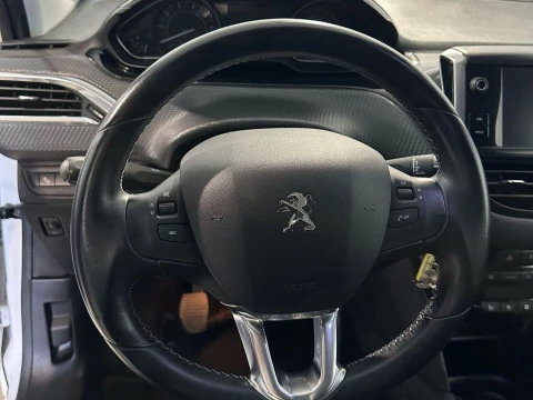 Peugeot 208 1.2 PureTech 82CV Signature