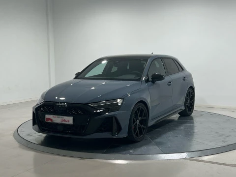 Audi RS3 Sportback 2.5 TFSI S tronic quattro Audi RS3 Sportback 2.5 TFSI S tronic quattro