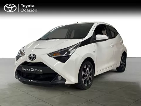 Toyota Aygo 1.0 70 x-play 53 kW (72 CV) Toyota Aygo 1.0 70 x-play 53 kW (72 CV)