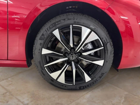 Peugeot 308 5P Allure Hybrid MHEV 145 e-DCS6