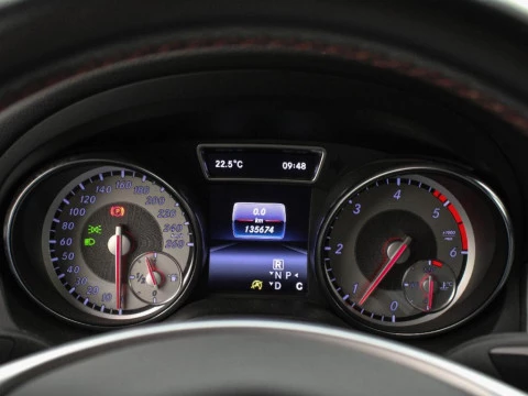 Mercedes-Benz Clase CLA CLA 220 D AMG LINE DCT SH. BR. 177CV 5P