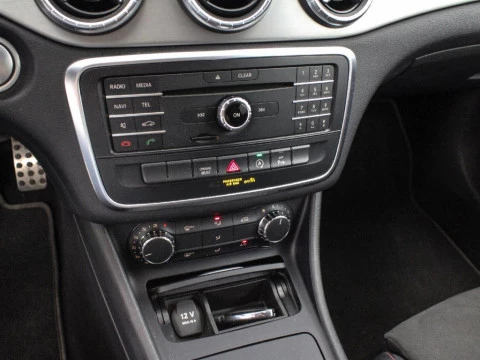 Mercedes-Benz Clase CLA CLA 220 D AMG LINE DCT SH. BR. 177CV 5P