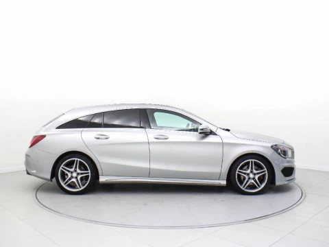 Mercedes-Benz Clase CLA CLA 220 D AMG LINE DCT SH. BR. 177CV 5P