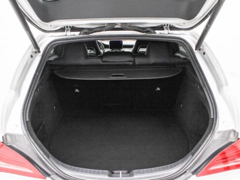 Mercedes-Benz Clase CLA CLA 220 D AMG LINE DCT SH. BR. 177CV 5P