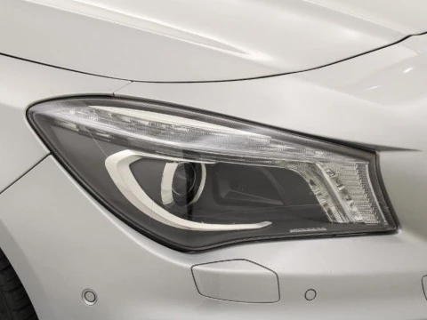 Mercedes-Benz Clase CLA CLA 220 D AMG LINE DCT SH. BR. 177CV 5P