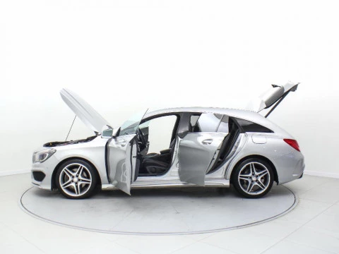 Mercedes-Benz Clase CLA CLA 220 D AMG LINE DCT SH. BR. 177CV 5P