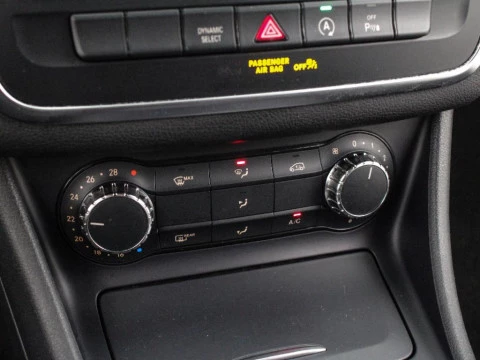 Mercedes-Benz Clase CLA CLA 220 D AMG LINE DCT SH. BR. 177CV 5P