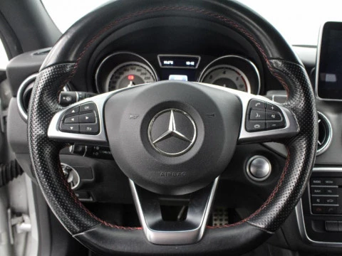 Mercedes-Benz Clase CLA CLA 220 D AMG LINE DCT SH. BR. 177CV 5P