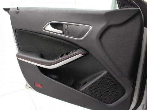 Mercedes-Benz Clase CLA CLA 220 D AMG LINE DCT SH. BR. 177CV 5P