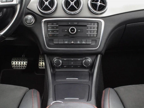 Mercedes-Benz Clase CLA CLA 220 D AMG LINE DCT SH. BR. 177CV 5P