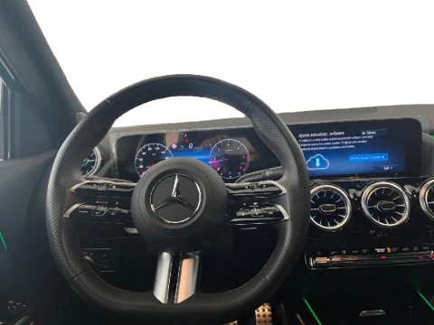 Mercedes-Benz GLA 2.0 GLA 200 D DCT 150 5P