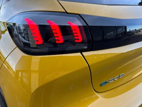 Peugeot e-208 GT Eléctrico 156 (115 Kw)