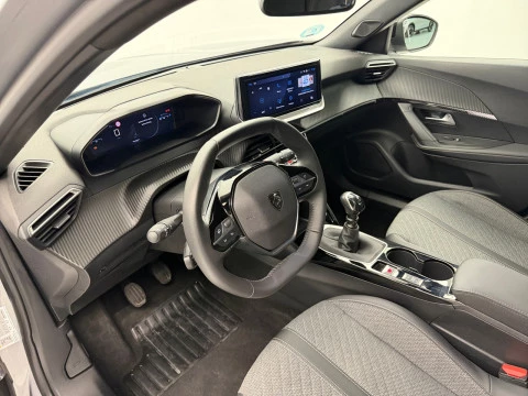 Peugeot 2008 Allure Gasolina 100 S&S 6 Vel. MAN