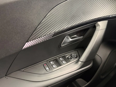 Peugeot 2008 Allure Gasolina 100 S&S 6 Vel. MAN