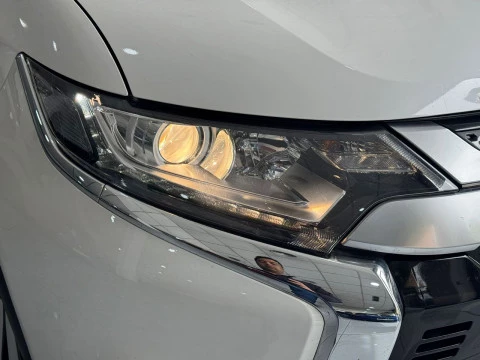 Mitsubishi Outlander 200 MPI CVT Motion 2WD 7 plazas