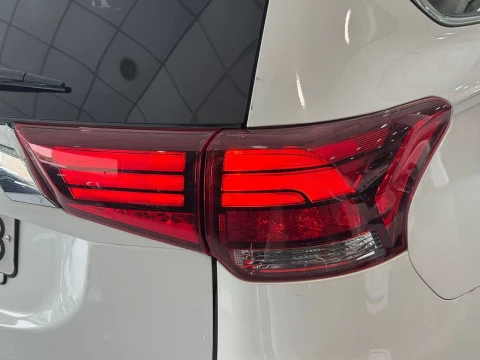 Mitsubishi Outlander 200 MPI CVT Motion 2WD 7 plazas