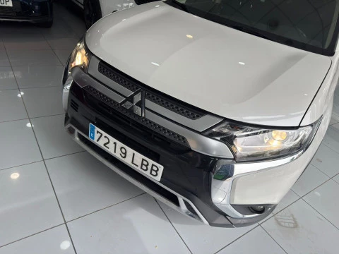 Mitsubishi Outlander 200 MPI CVT Motion 2WD 7 plazas