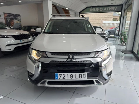 Mitsubishi Outlander 200 MPI CVT Motion 2WD 7 plazas