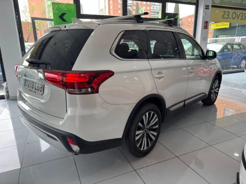 Mitsubishi Outlander 200 MPI CVT Motion 2WD 7 plazas