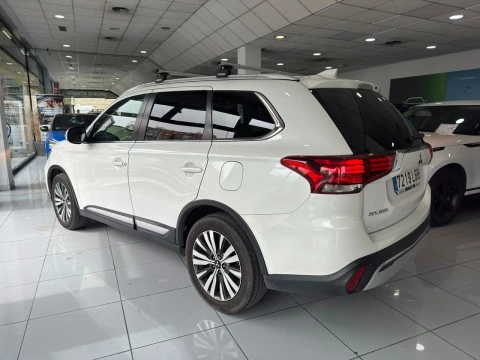 Mitsubishi Outlander 200 MPI CVT Motion 2WD 7 plazas