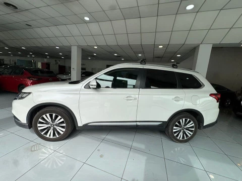 Mitsubishi Outlander 200 MPI CVT Motion 2WD 7 plazas
