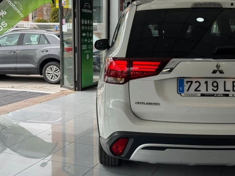 Mitsubishi Outlander 200 MPI CVT Motion 2WD 7 plazas