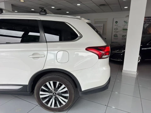 Mitsubishi Outlander 200 MPI CVT Motion 2WD 7 plazas
