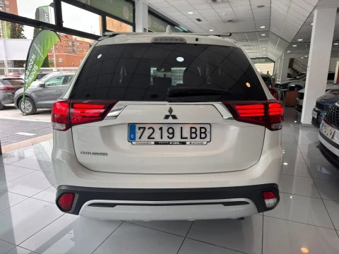 Mitsubishi Outlander 200 MPI CVT Motion 2WD 7 plazas