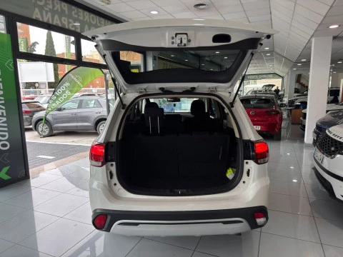 Mitsubishi Outlander 200 MPI CVT Motion 2WD 7 plazas