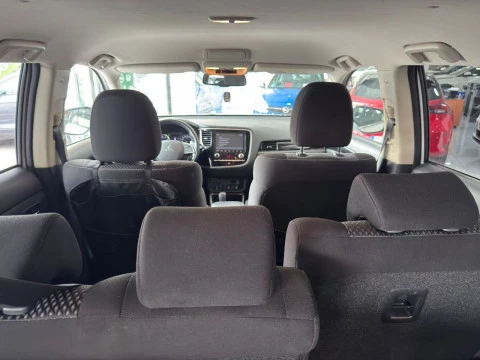 Mitsubishi Outlander 200 MPI CVT Motion 2WD 7 plazas
