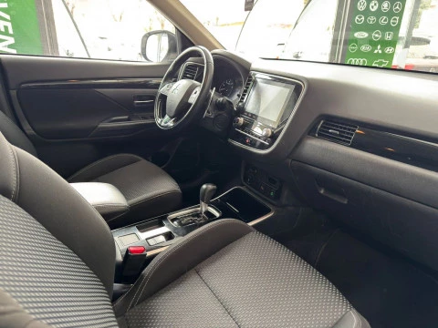 Mitsubishi Outlander 200 MPI CVT Motion 2WD 7 plazas