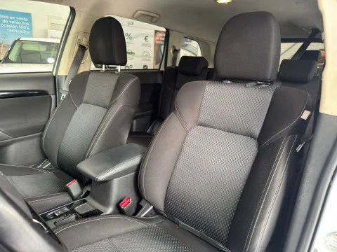 Mitsubishi Outlander 200 MPI CVT Motion 2WD 7 plazas