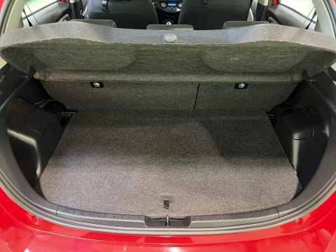 Toyota Yaris 70 Active 51 kW (69 CV)
