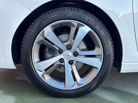 Peugeot 308 PureTech 130 SANDS Allure 96 kW (130 CV)