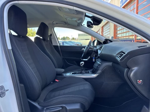 Peugeot 308 PureTech 130 SANDS Allure 96 kW (130 CV)