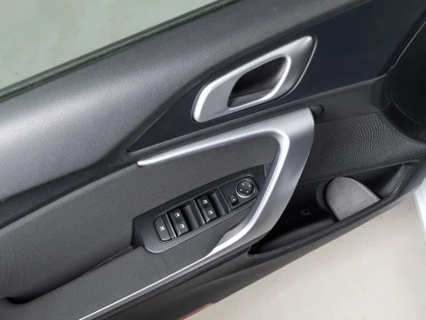 Kia Ceed 1.0 T-GDi 88kW (120CV) Drive Kia Ceed 1.0 T-GDi 88kW (120CV) Drive