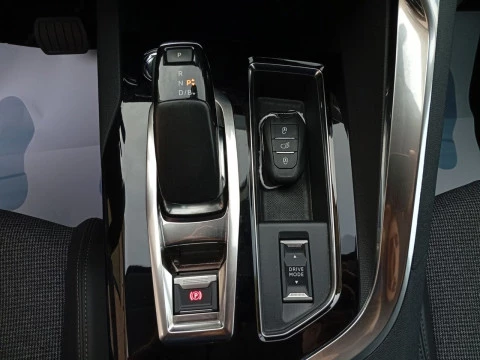 Peugeot 3008 Hybrid 225 e-EAT8 Allure