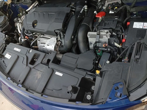 Peugeot 3008 Hybrid 225 e-EAT8 Allure