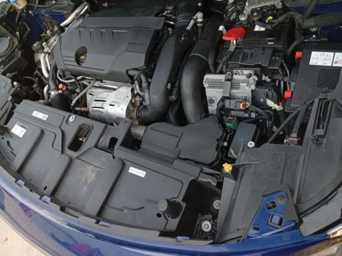 Peugeot 3008 Hybrid 225 e-EAT8 Allure