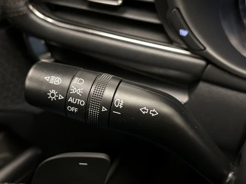 Mazda 3 2.0 Skyactiv-X Zenith Safety Black AT 1 kW (181 CV)