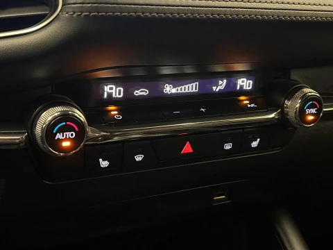 Mazda 3 2.0 Skyactiv-X Zenith Safety Black AT 1 kW (181 CV)